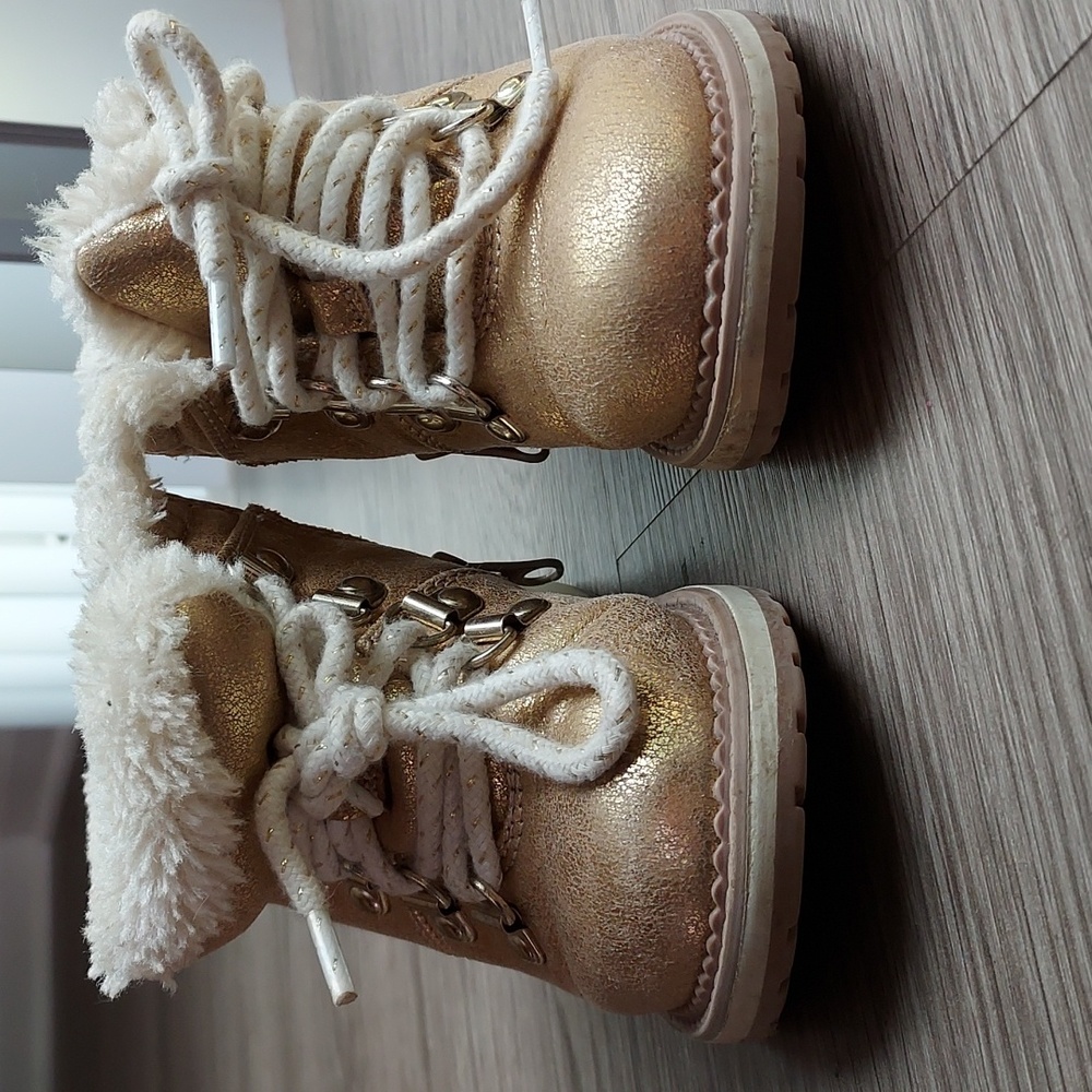 Cat & Jack size 7 winter boots brown/gold